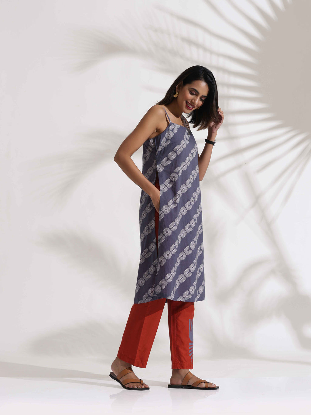 trueBrowns Grey Cotton Print Highslit Kurta Set | Grocsy