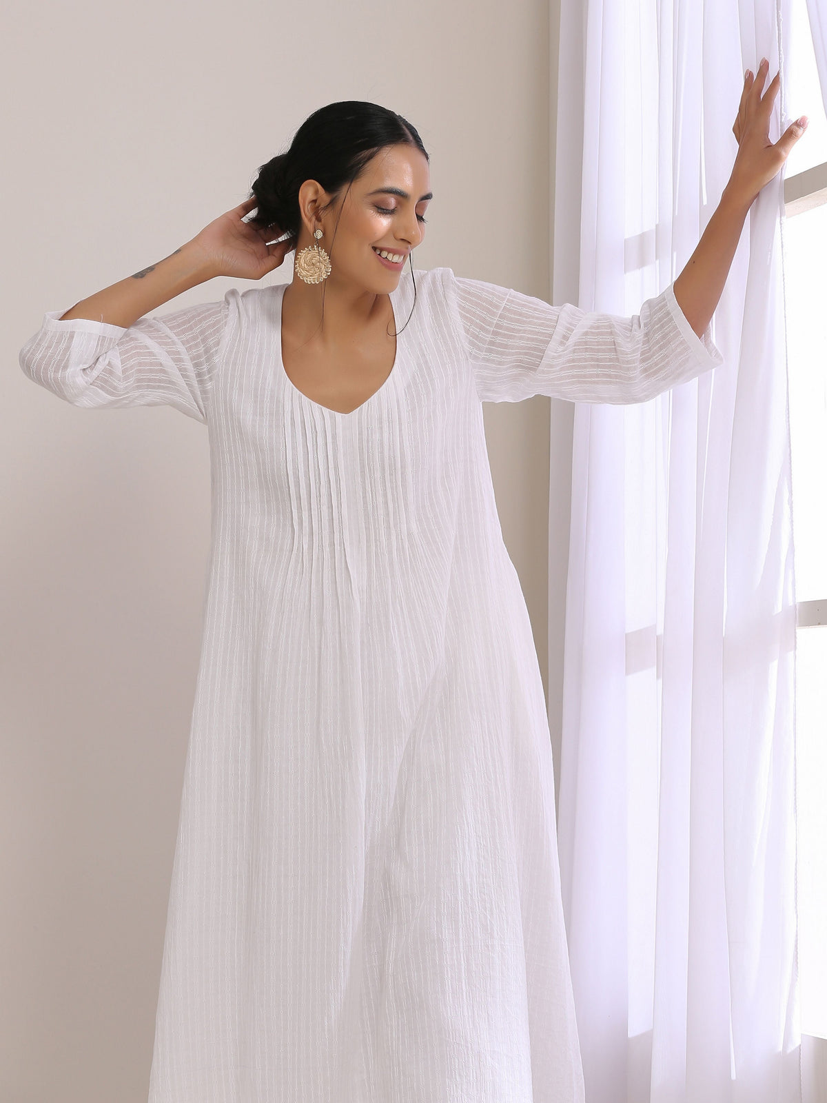 trueBrowns White Dobby Front Pleated Long Kurta Pant Set | Grocsy