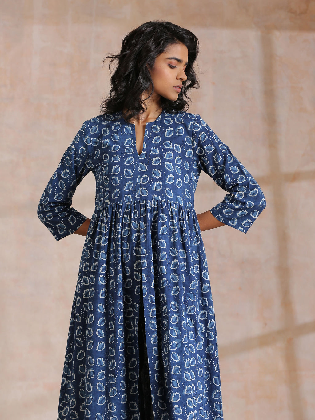 trueBrowns Indigo Dabu Floral Print Cotton Kurta Pant Set | Grocsy