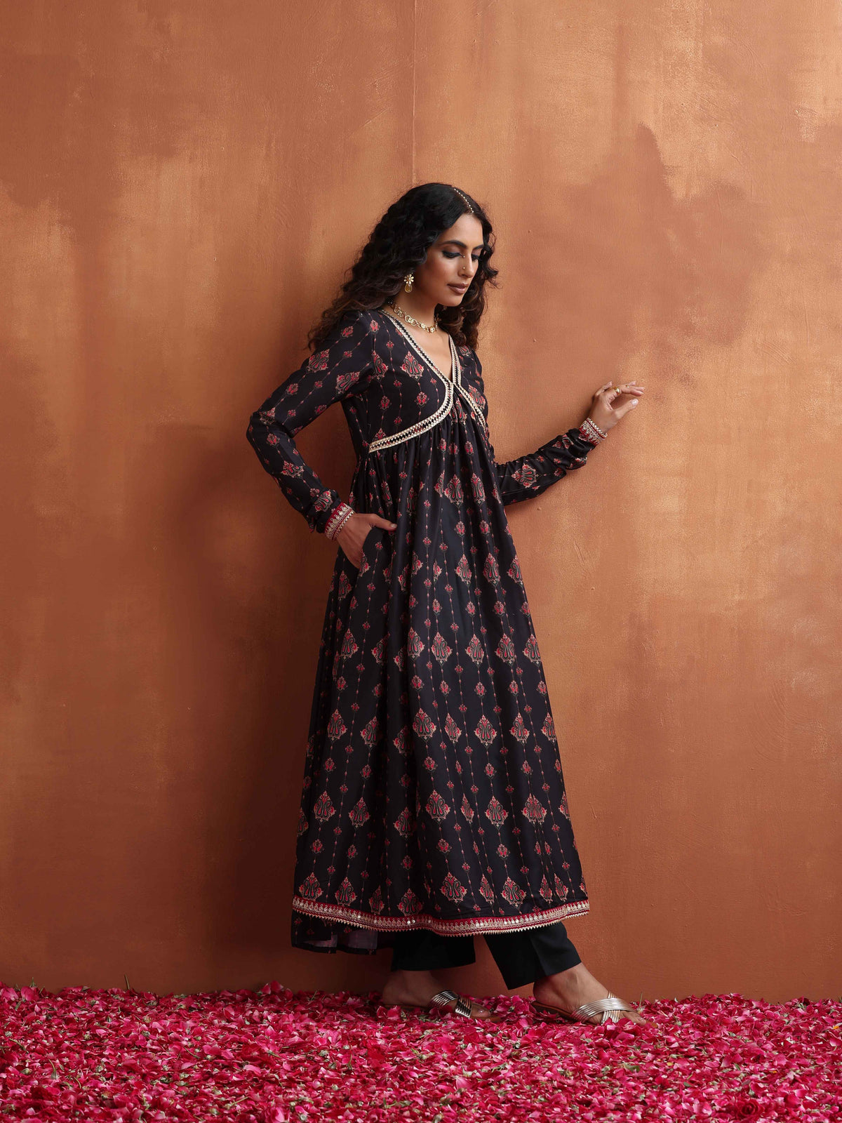 trueBrowns Black Print Flared Anarkali Kurta Set | Grocsy