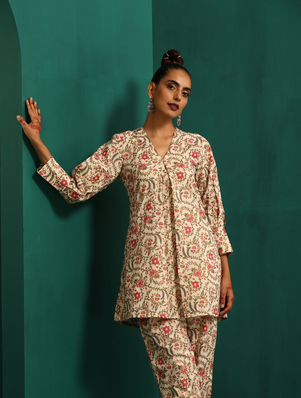 trueBrowns Pink Floral Cotton Printed Neck Pleat Co-ord Set | Grocsy
