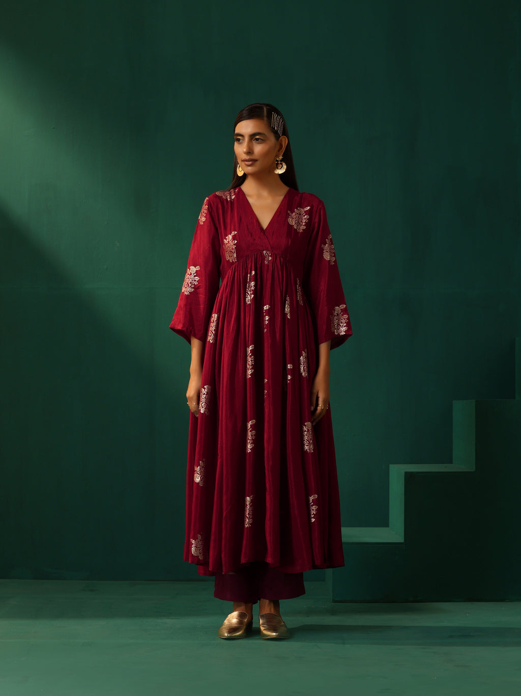 trueBrowns Maroon Floral Viscose Silk V-Neck Waist Gathered Kurta Pant Set | Grocsy