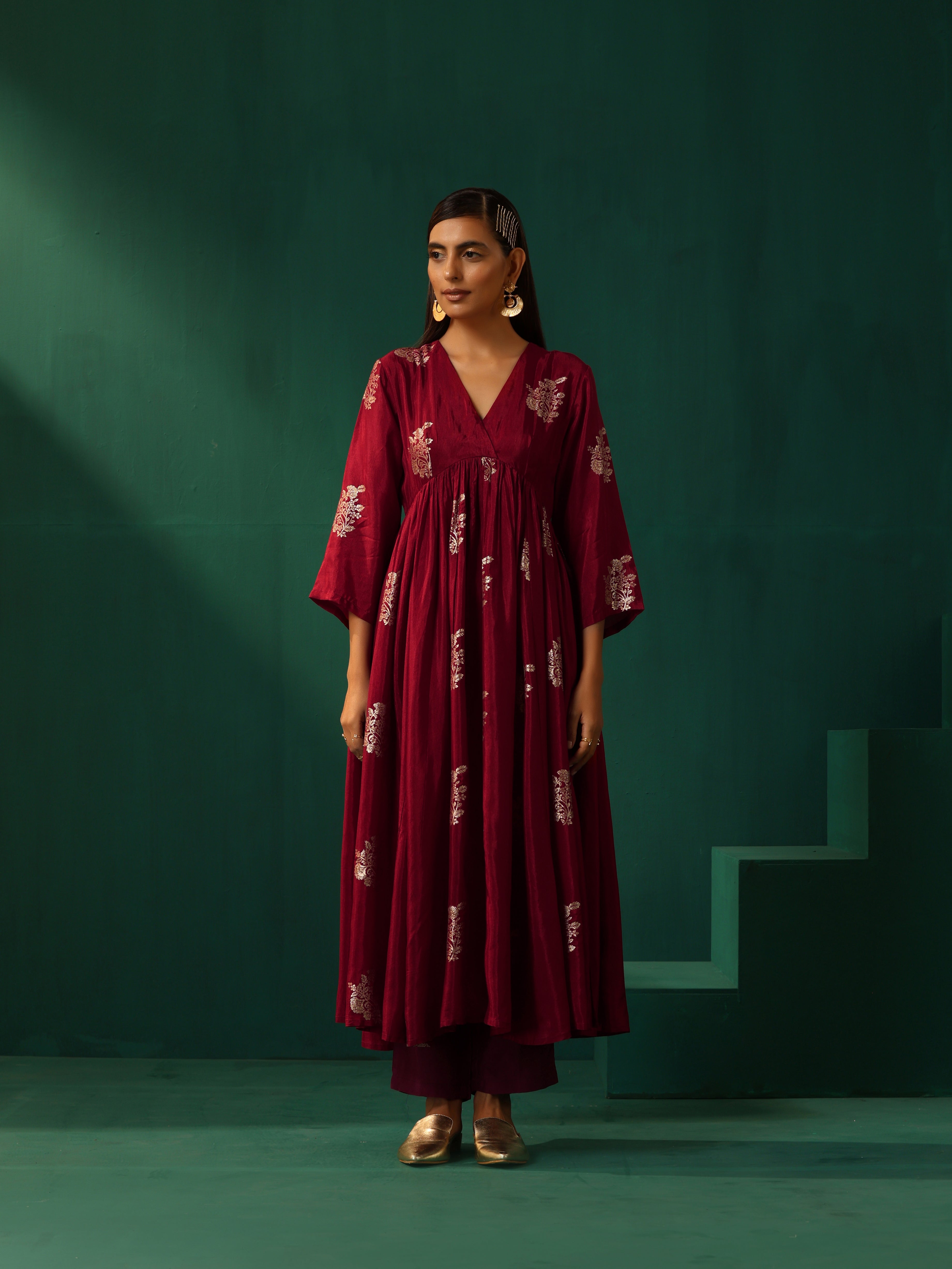 trueBrowns Maroon Floral Viscose Silk V-Neck Waist Gathered Kurta Pant Set | Grocsy