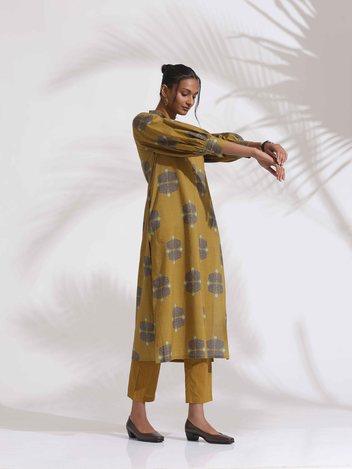 trueBrowns Green Cotton Print Straight Kurta Set | Grocsy