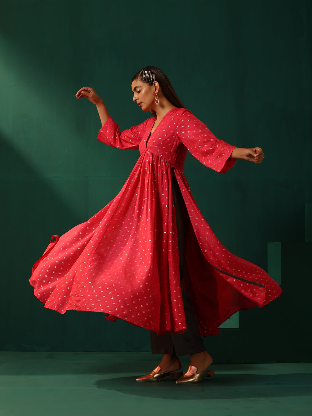 trueBrowns Pink Square Viscose Silk V-Neck Waist Gathered Kurta Pant Set | Grocsy