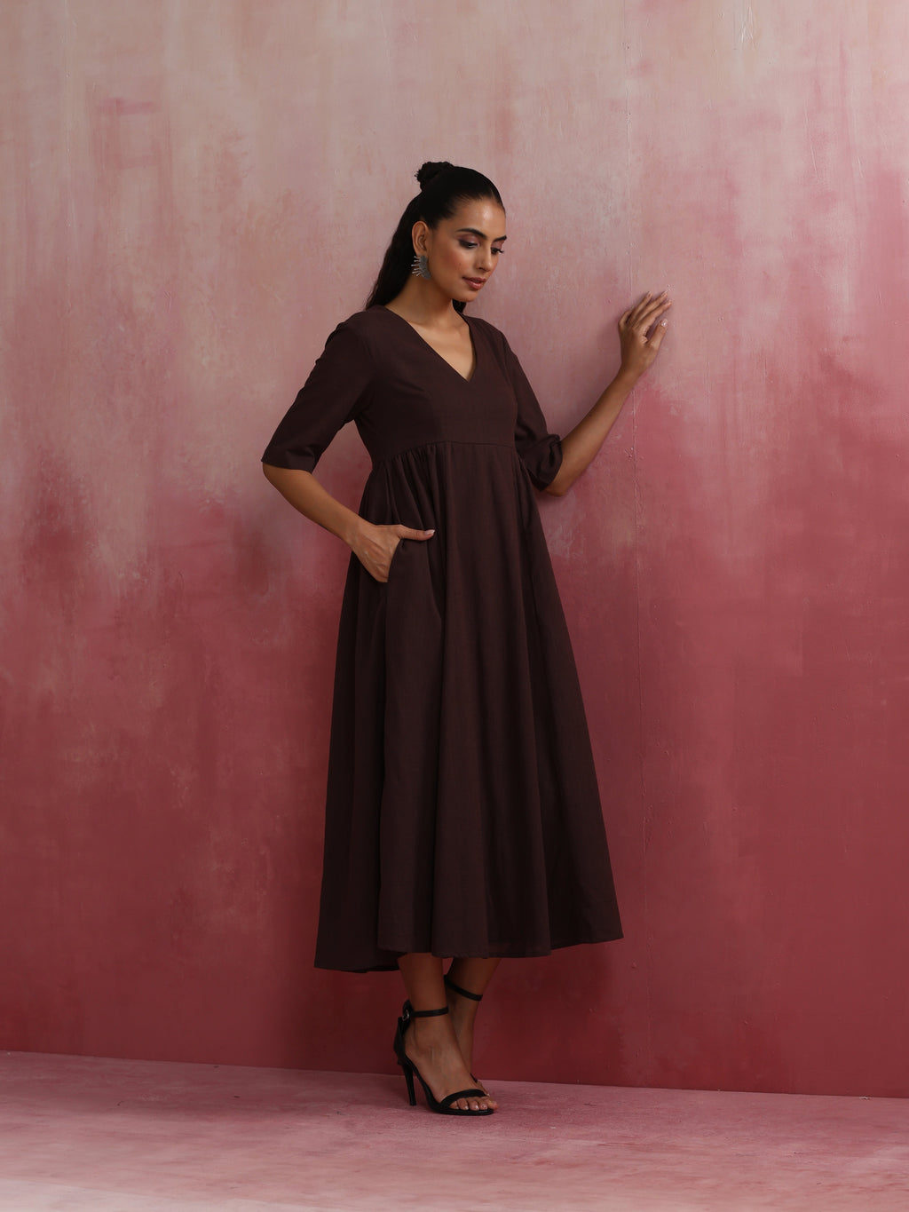 trueBrowns Cola Cotton Dobby Dress | Grocsy