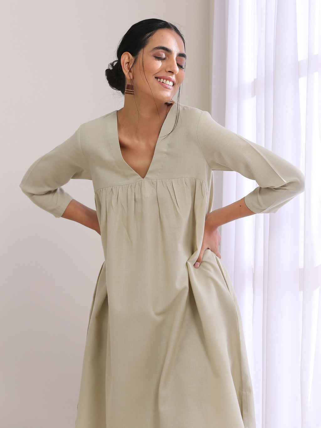 trueBrowns Light Grey Slub Gathered Kurta Pant Set | Grocsy