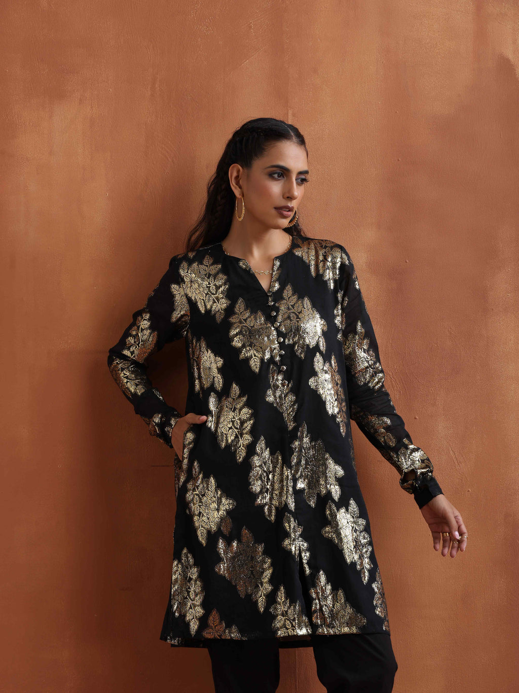 trueBrowns Black Metallic Straight Kurta Co-ord Set | Grocsy
