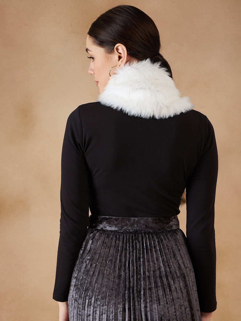 InWeave Women's Pure White Faux Fur Neck Warmer | Grocsy