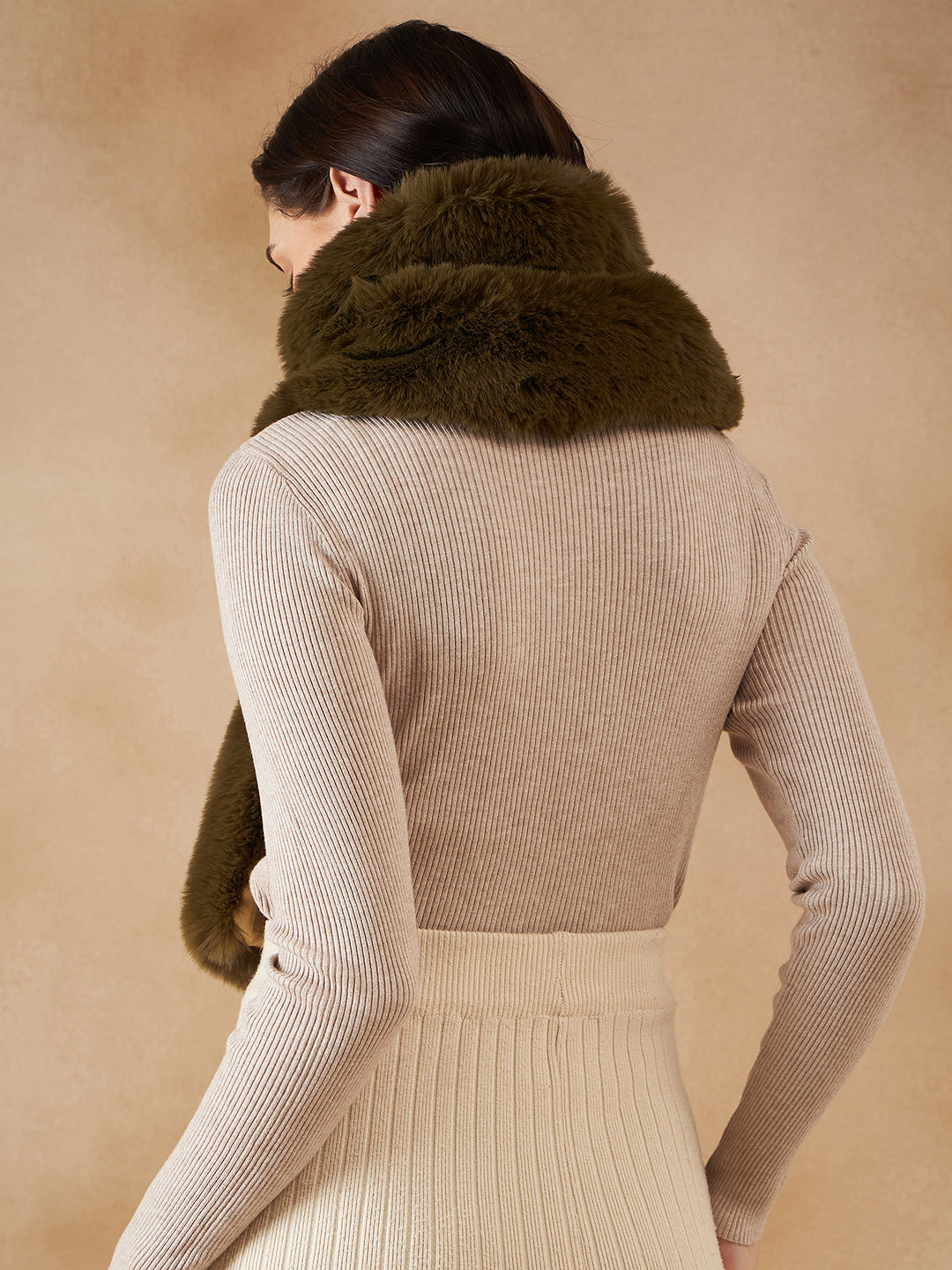 InWeave Women's Mehandi Green Faux Fur Neck Warmer | Grocsy