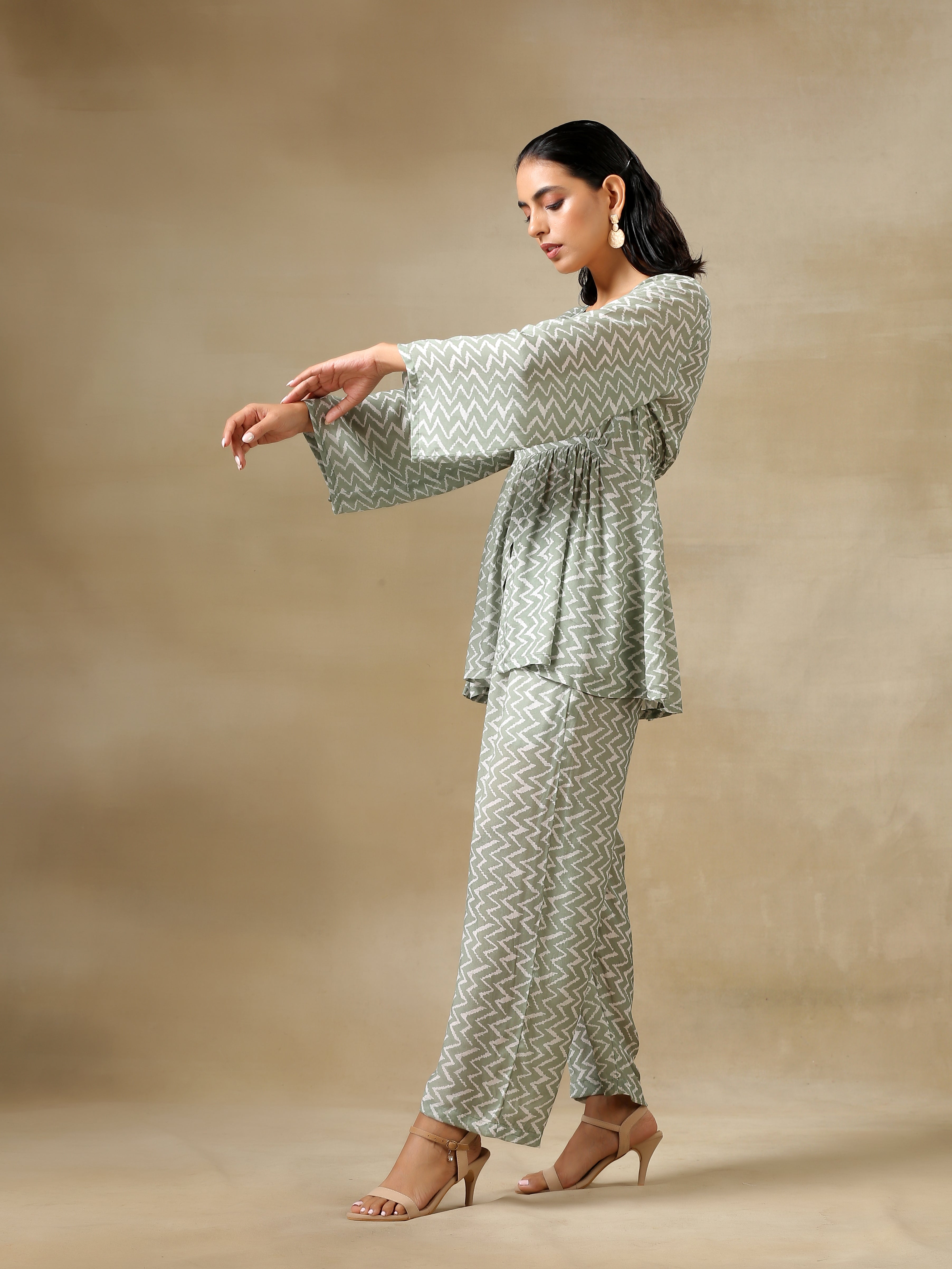 trueBrowns Light Green Bandhani Printed Silk V-Neck Co-Ord Set | Grocsy