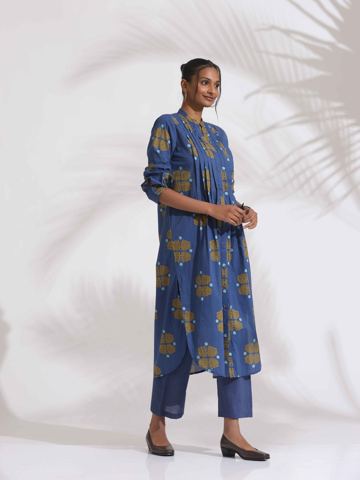 trueBrowns Blue Cotton Print Pleated Kurta Set | Grocsy