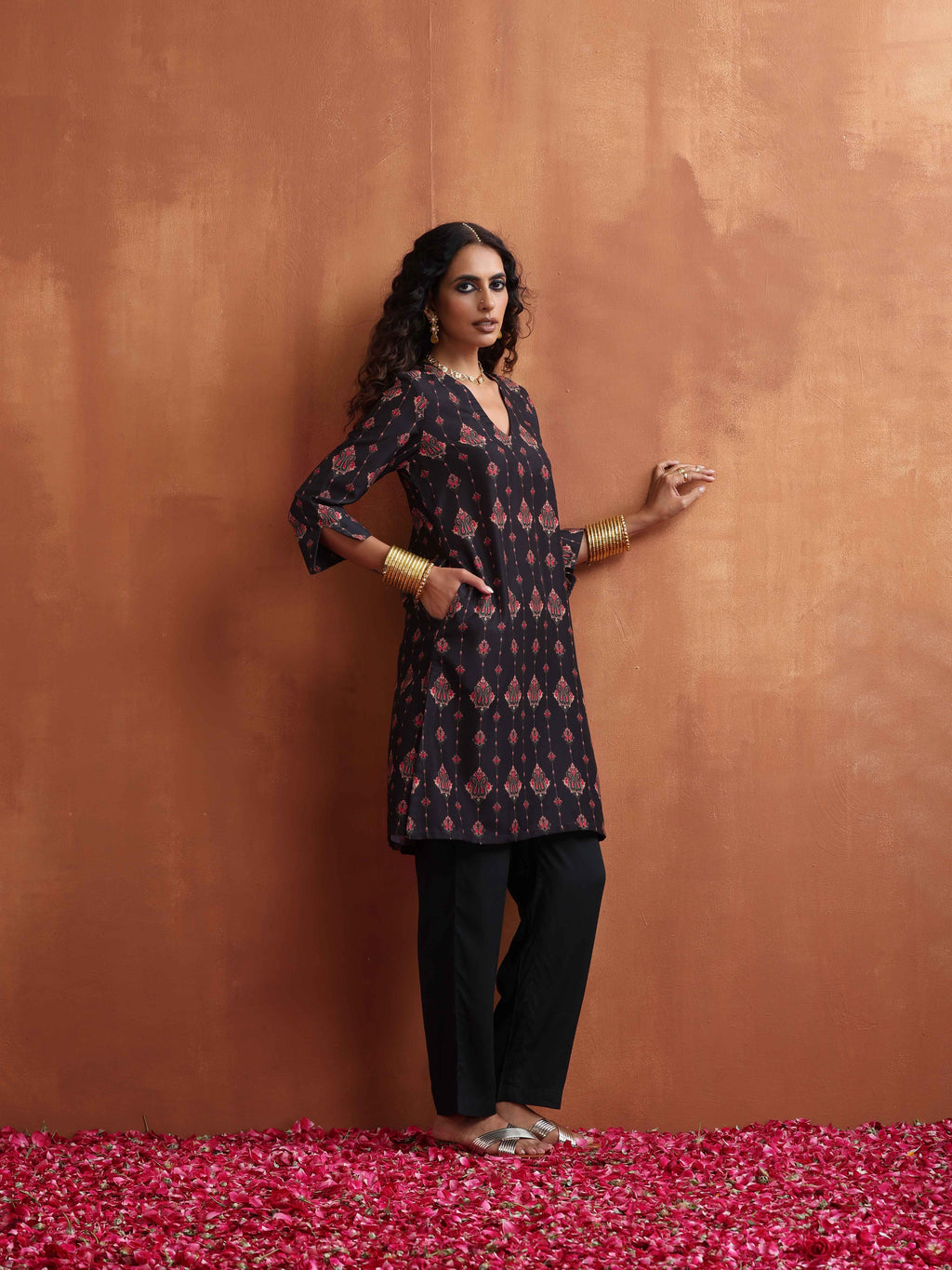 trueBrowns Black Print Kurta Co-ord Set | Grocsy