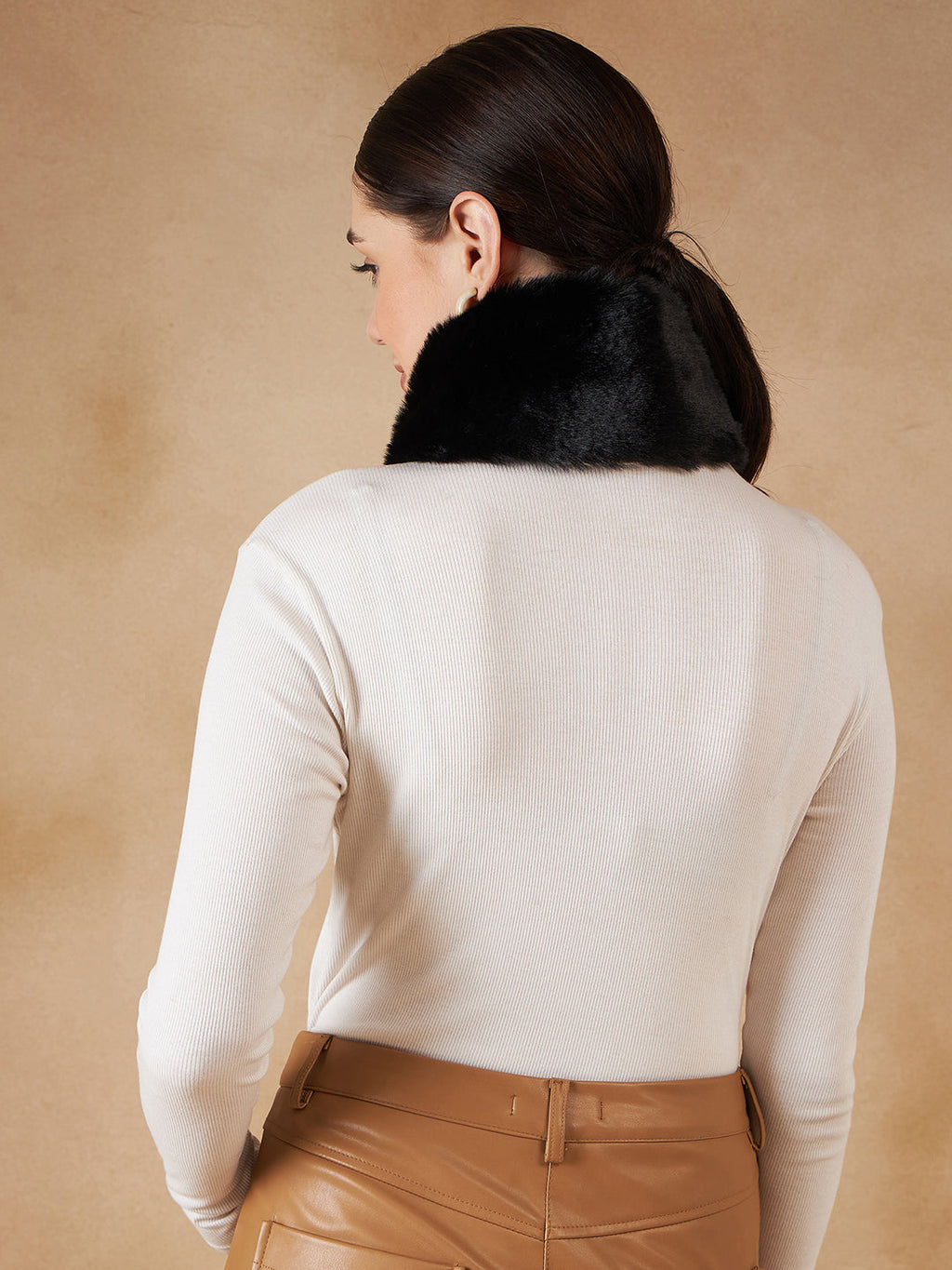 InWeave Black Fur Neckpiece | Grocsy
