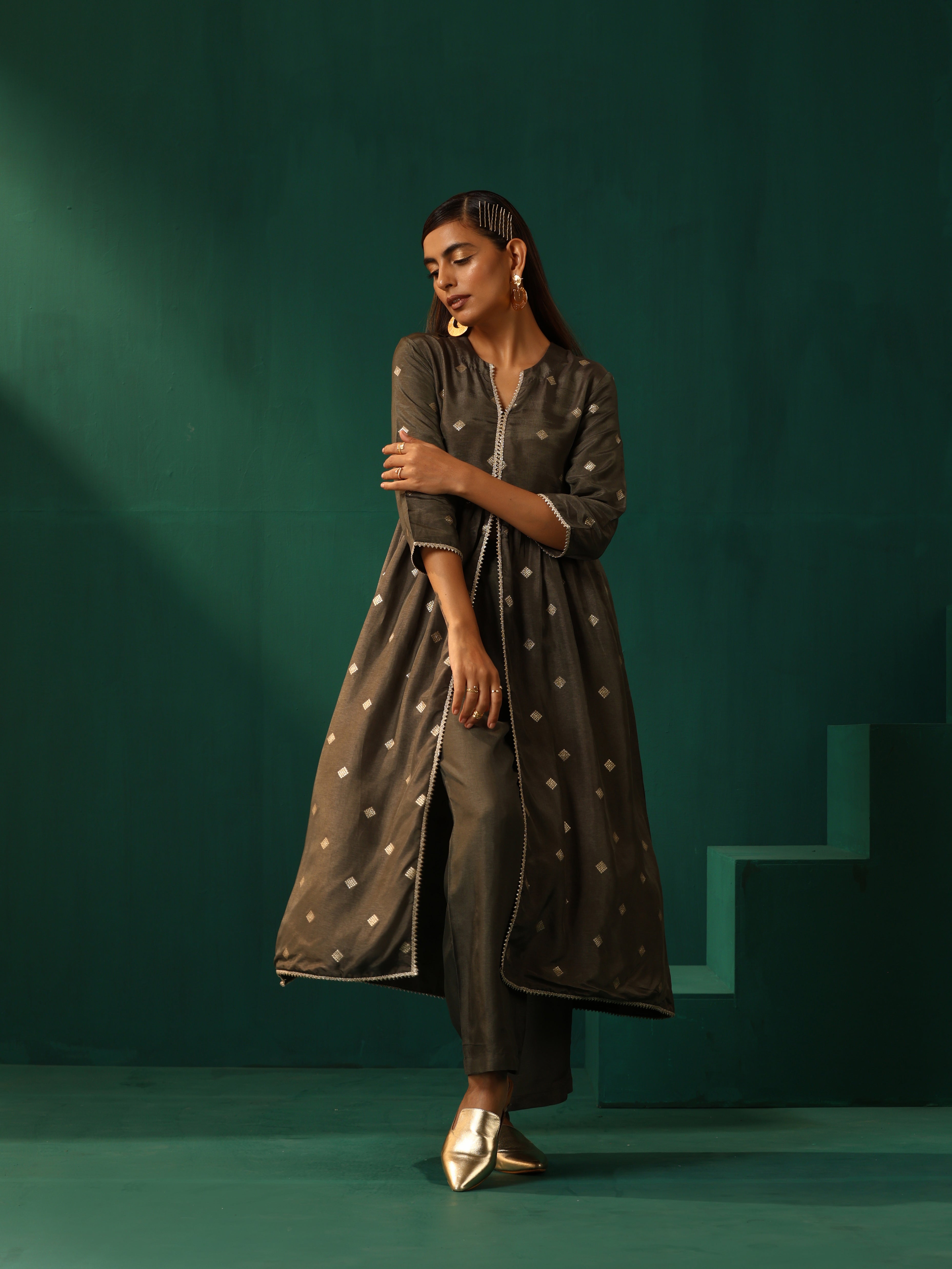 trueBrowns Grey Diamond Viscose Silk Front Slit Kurta Pant Set | Grocsy