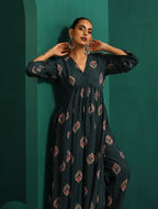 trueBrowns Deep Blue Floral Bunch Muslin Silk Printed V-Neck Waist Gathered Kurta Pant Set | Grocsy