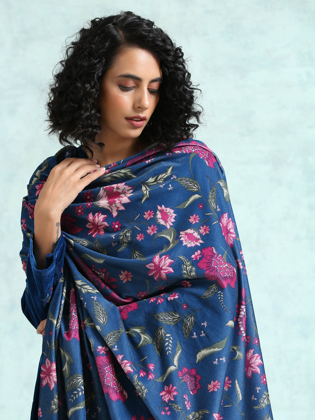 trueBrowns Blue Printed Velvet Shawl | Grocsy