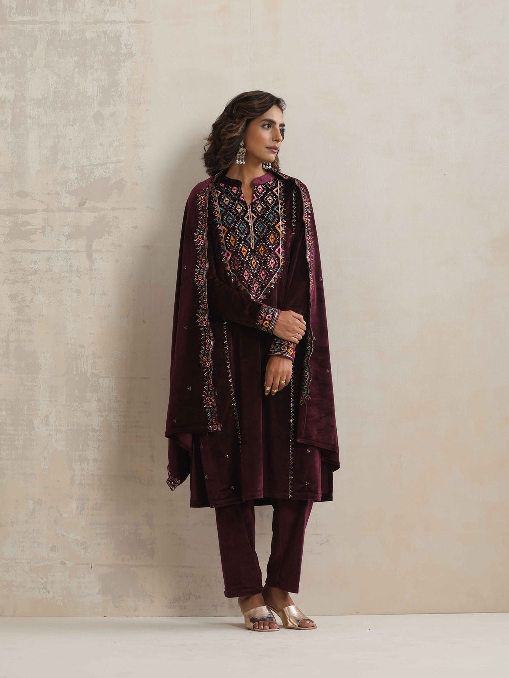 trueBrowns Purple Velvet Geometric Embroidered Kurta Pant Dupatta Set | Grocsy