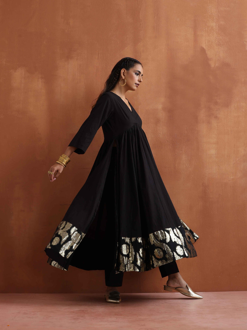 trueBrowns Black Metallic Flared Anarkali Kurta Set | Grocsy