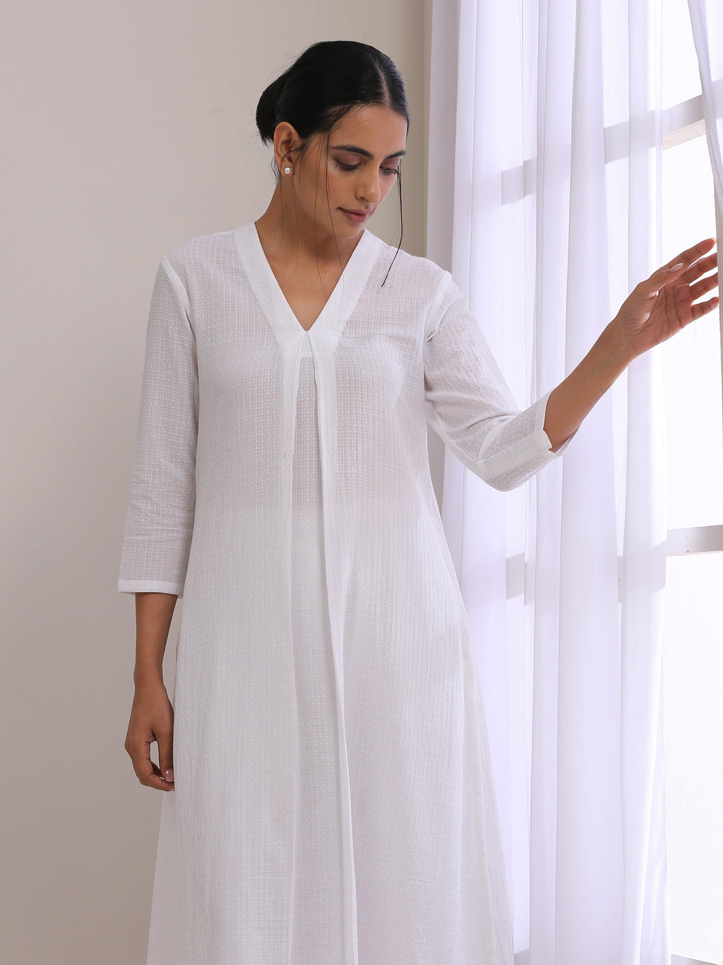 trueBrowns White Dobby Neck Pleat Kurta Pant Set | Grocsy