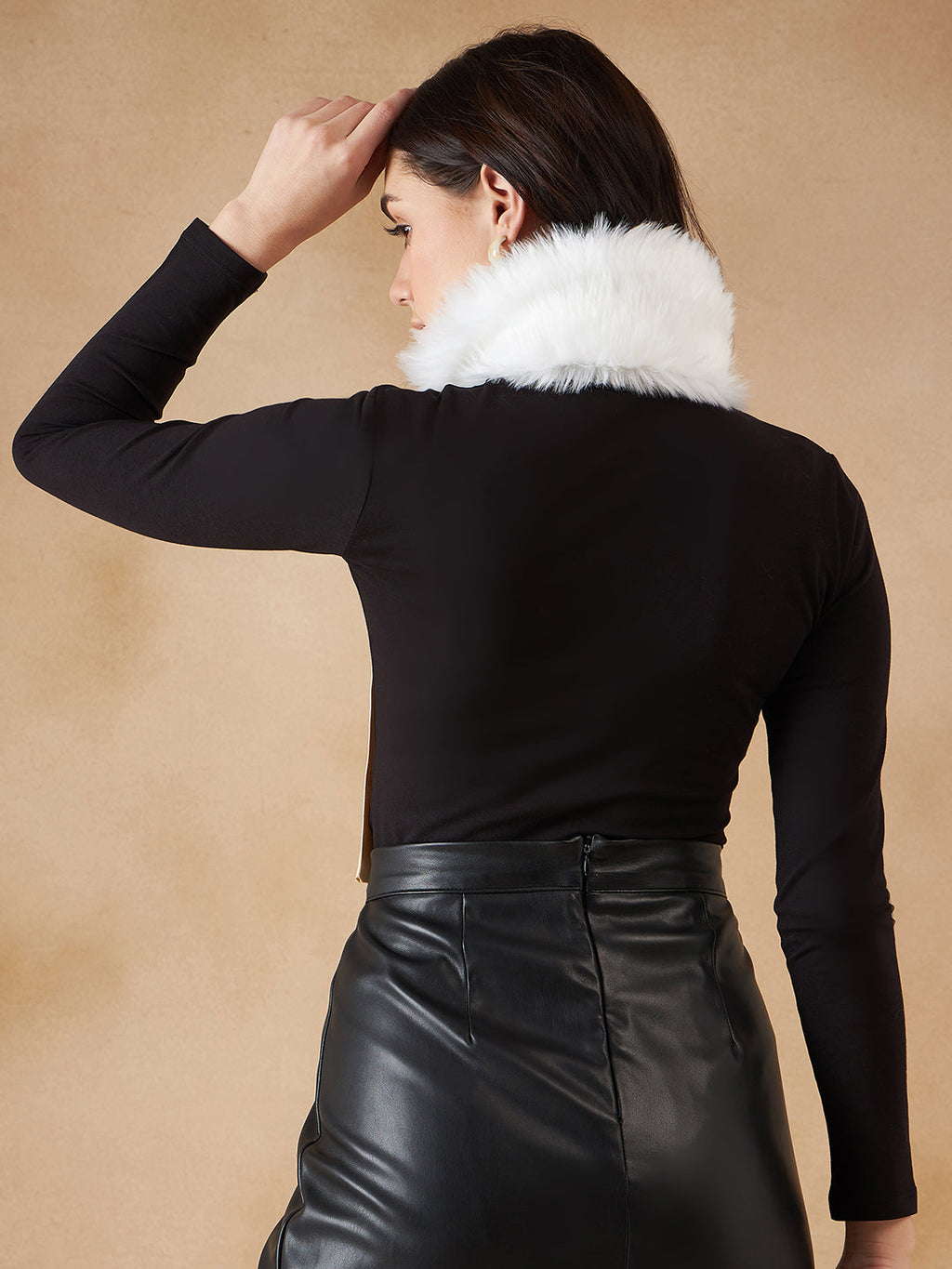 InWeave Women's Pure White Fur Neckpiece | Grocsy