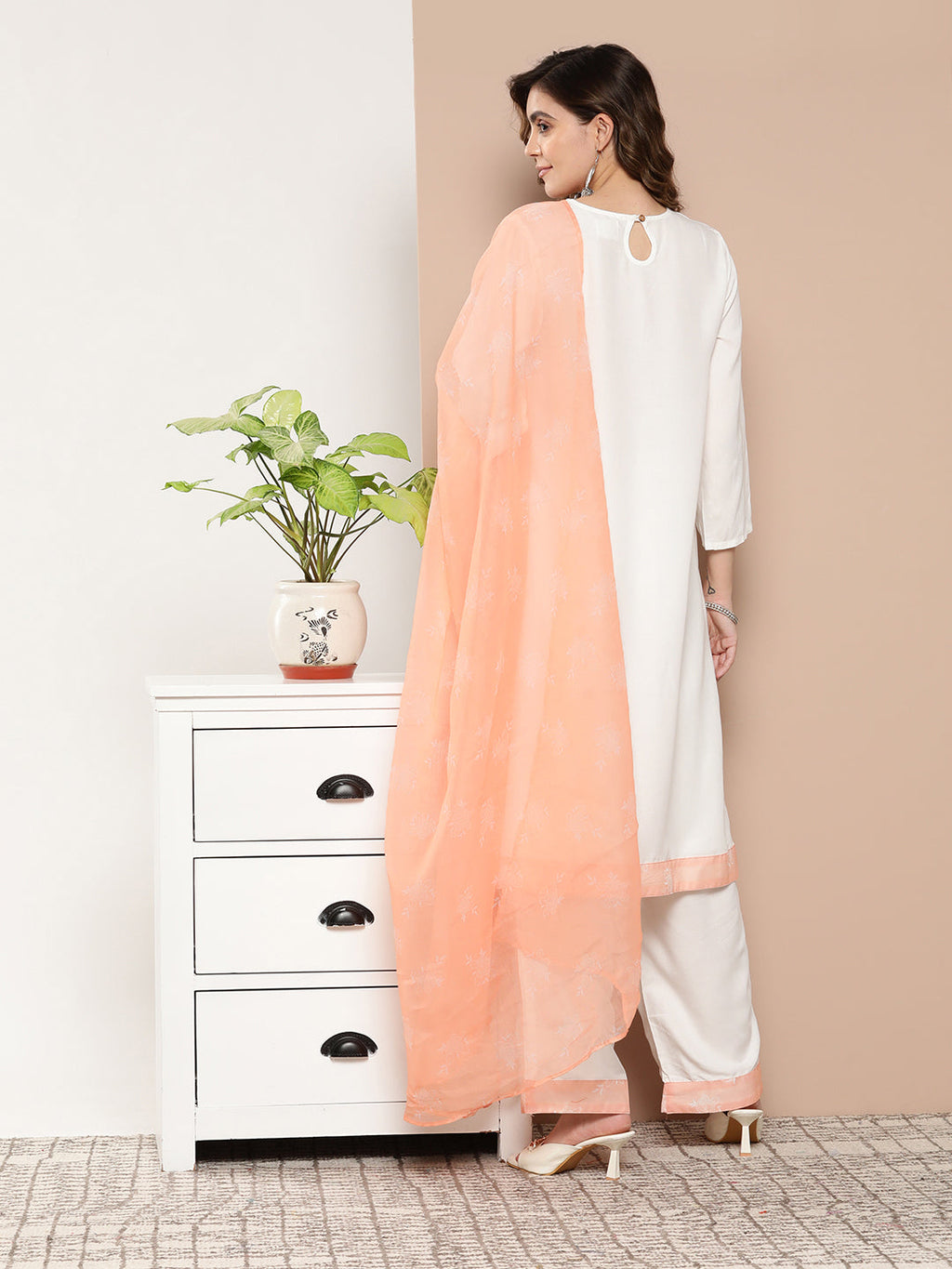 InWeave Women's Cream Straight Kurta Set W Peach White Print Organza Dupatta | Grocsy