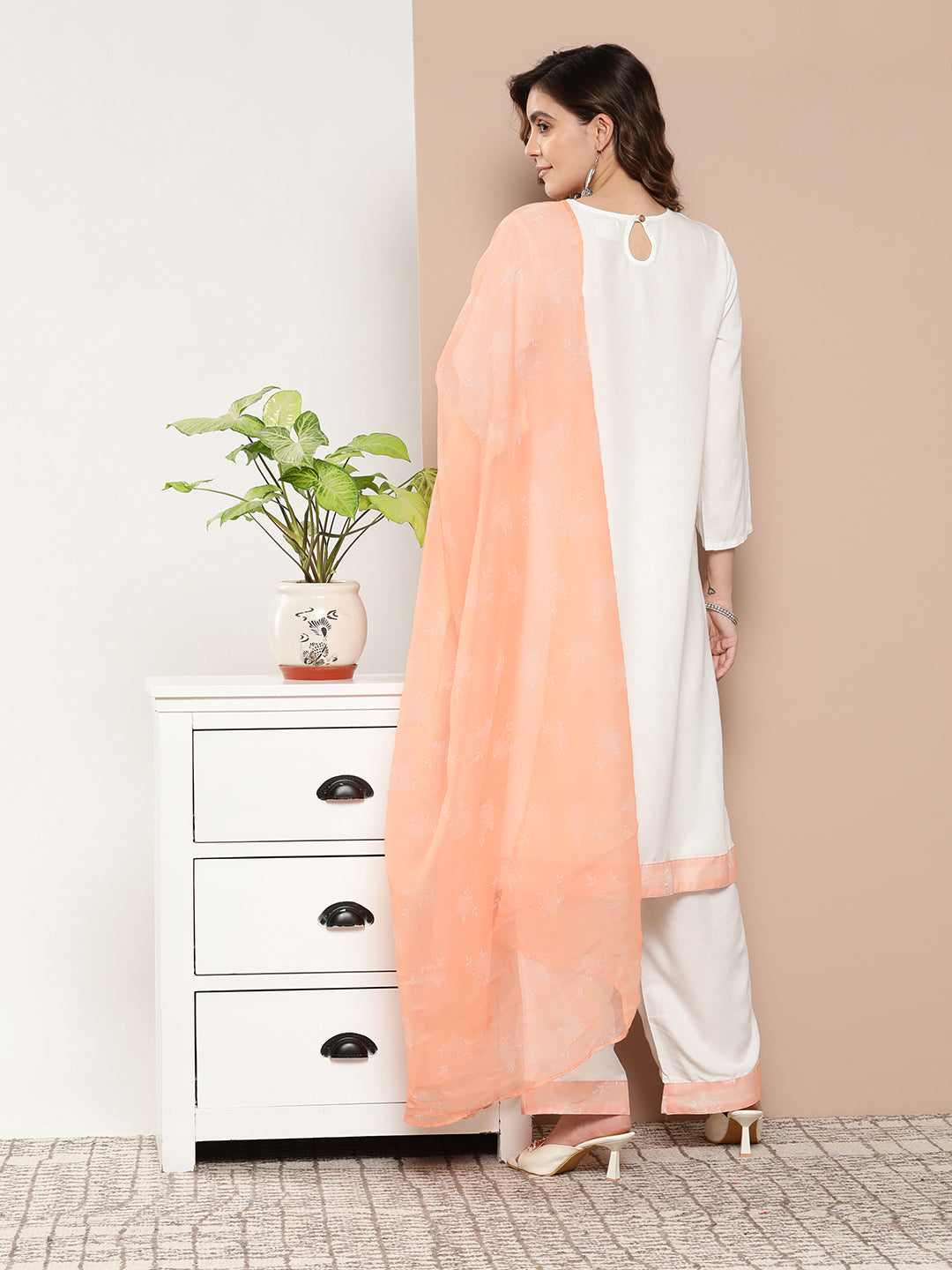 InWeave Women's Cream Straight Kurta Set W Peach White Print Organza Dupatta | Grocsy