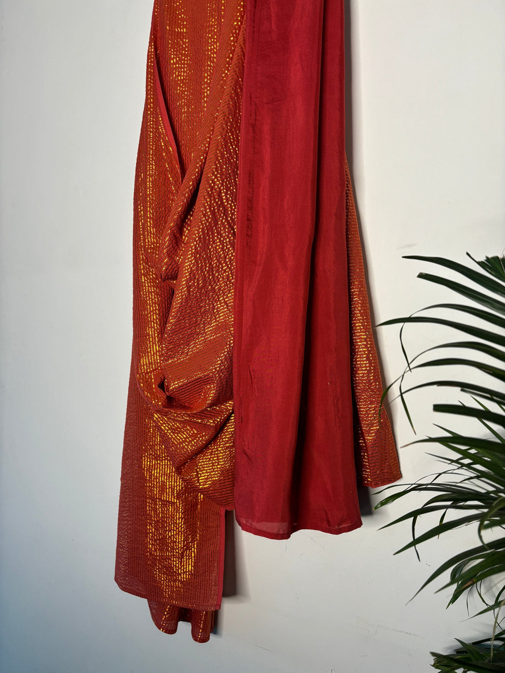 trueBrowns Rust Metallic Saree | Grocsy