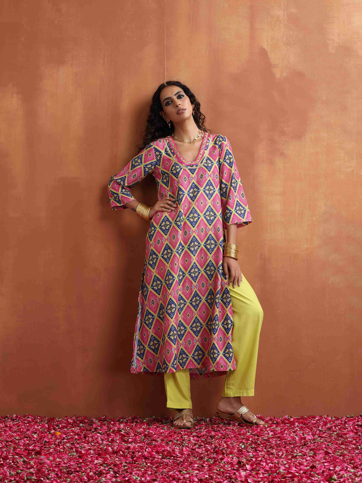 trueBrowns Pink Print High Slit Kurta Set | Grocsy