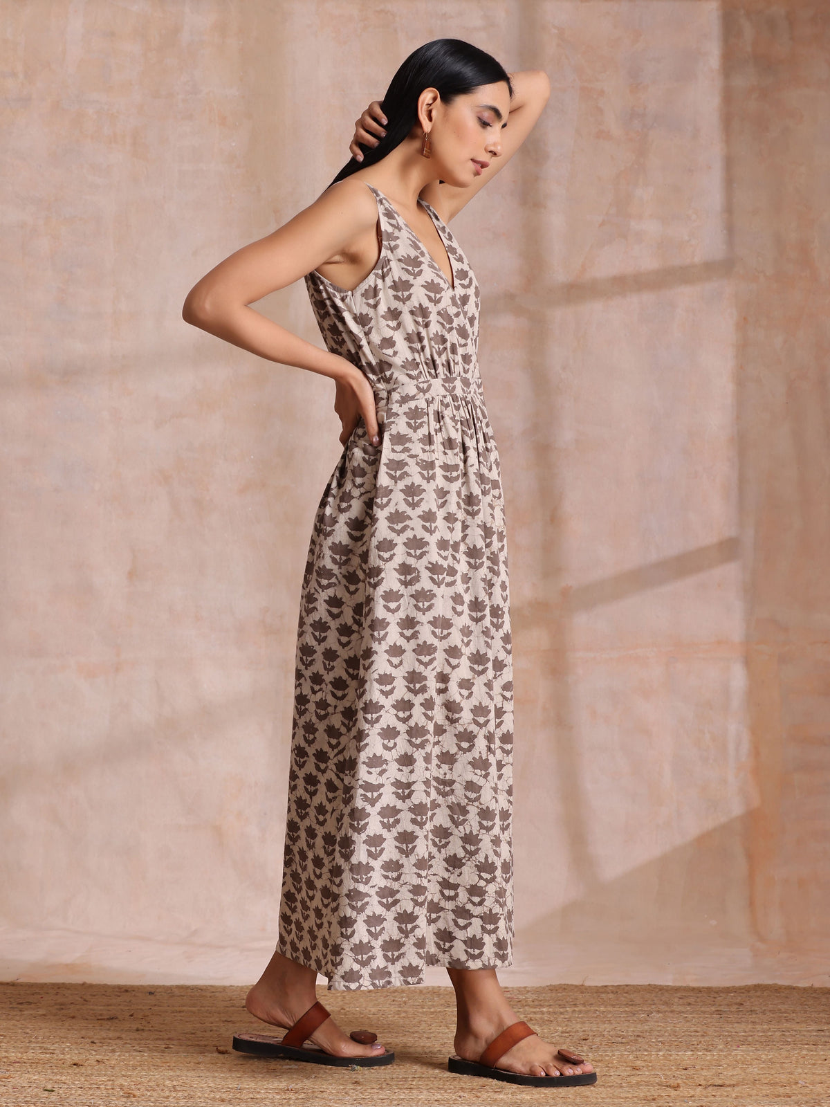 trueBrowns Clay Dabu Buta Print Cotton Sleeveless Wrap Dress | Grocsy