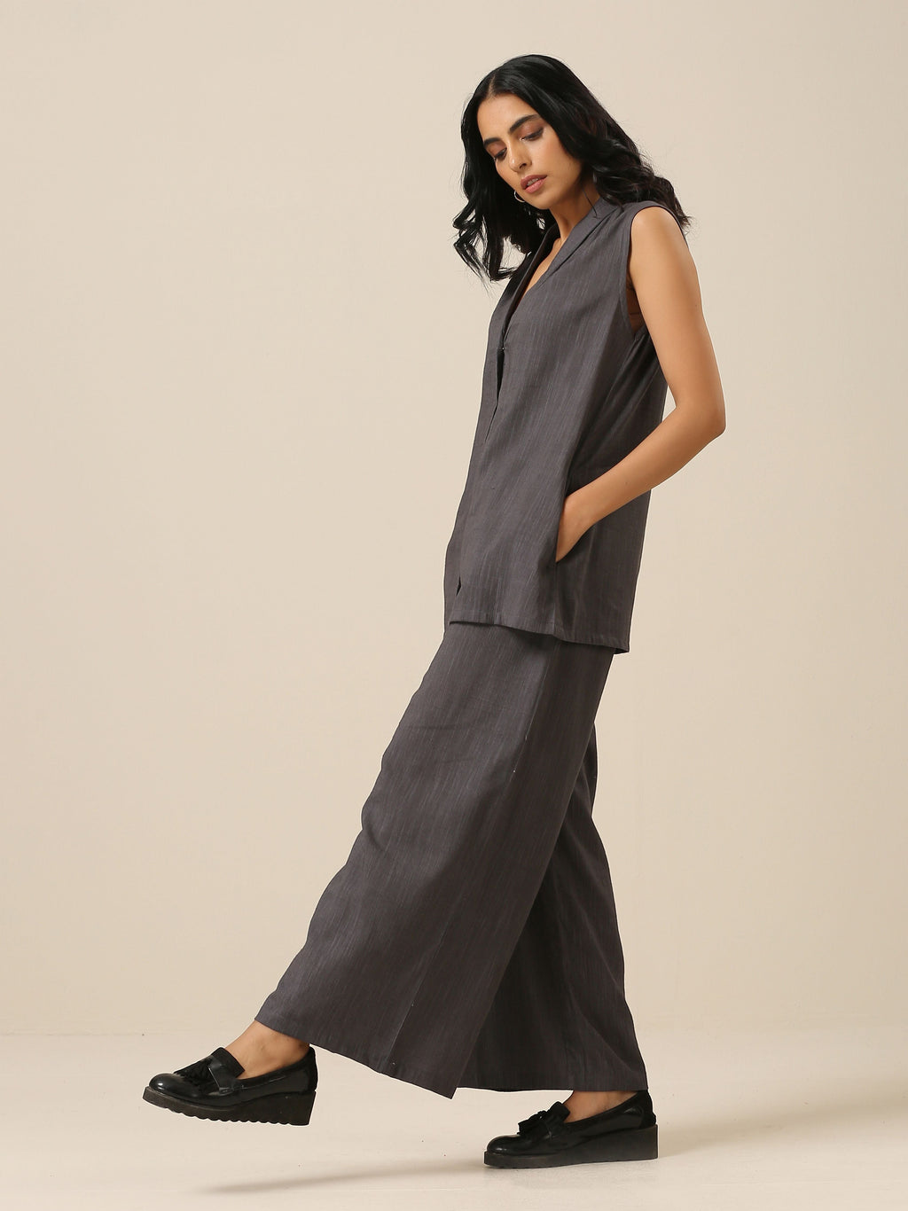 trueBrowns Slate Grey Slub Texture Sleevesless Jacket Pant Set | Grocsy