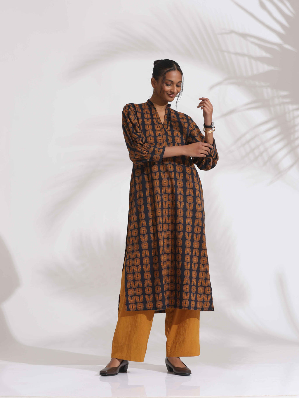trueBrowns Black Cotton Print Straight Kurta Set | Grocsy