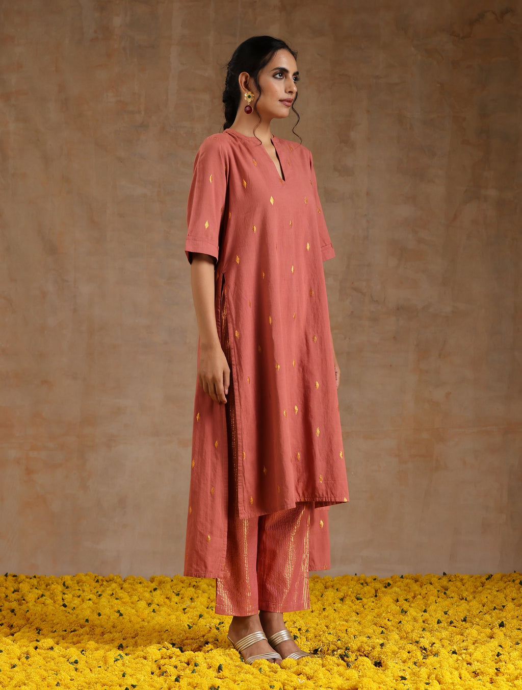 trueBrowns Blush Gold Cotton Relaxed High-Low Kurta Set | Grocsy