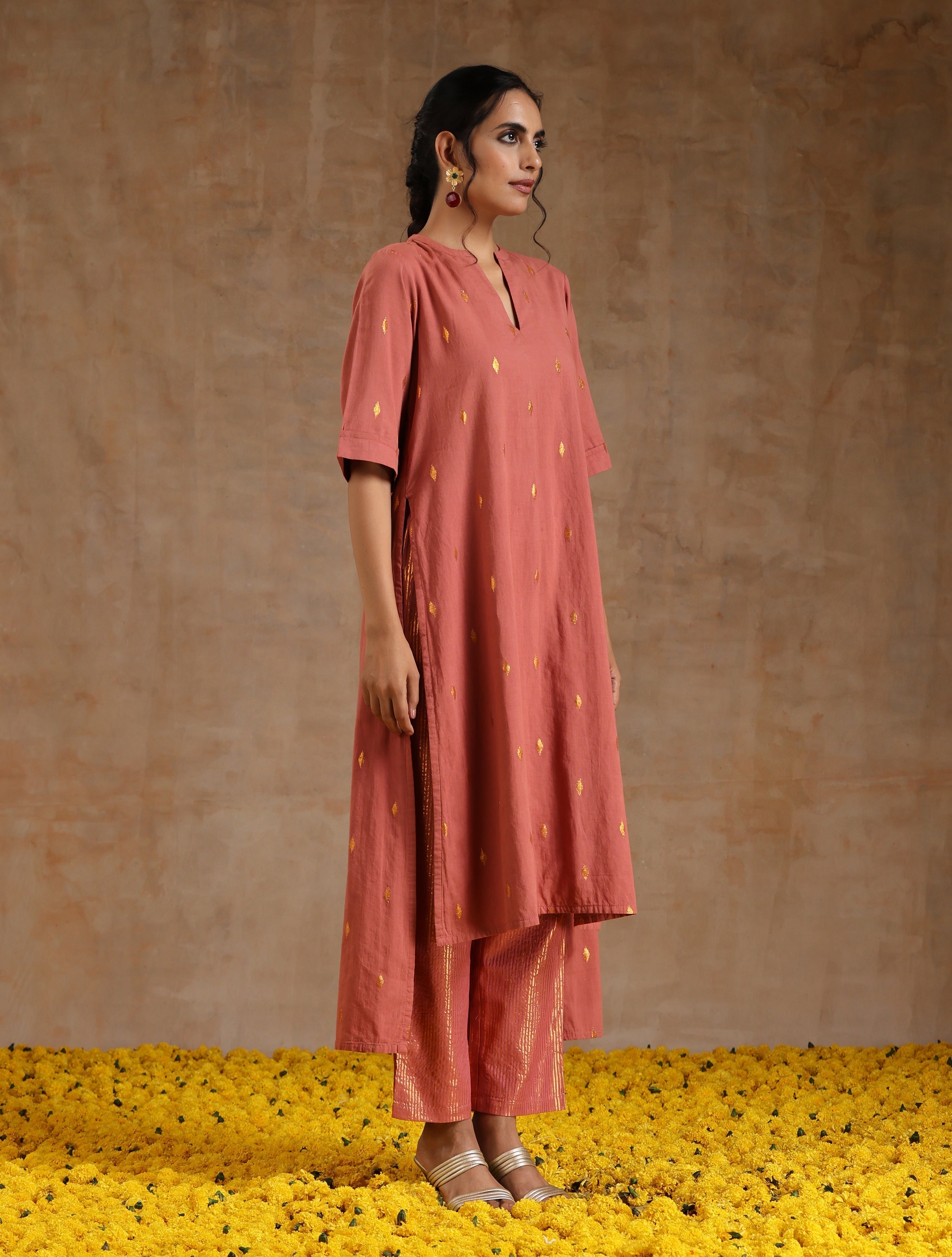 trueBrowns Blush Gold Cotton Relaxed High-Low Kurta Set | Grocsy