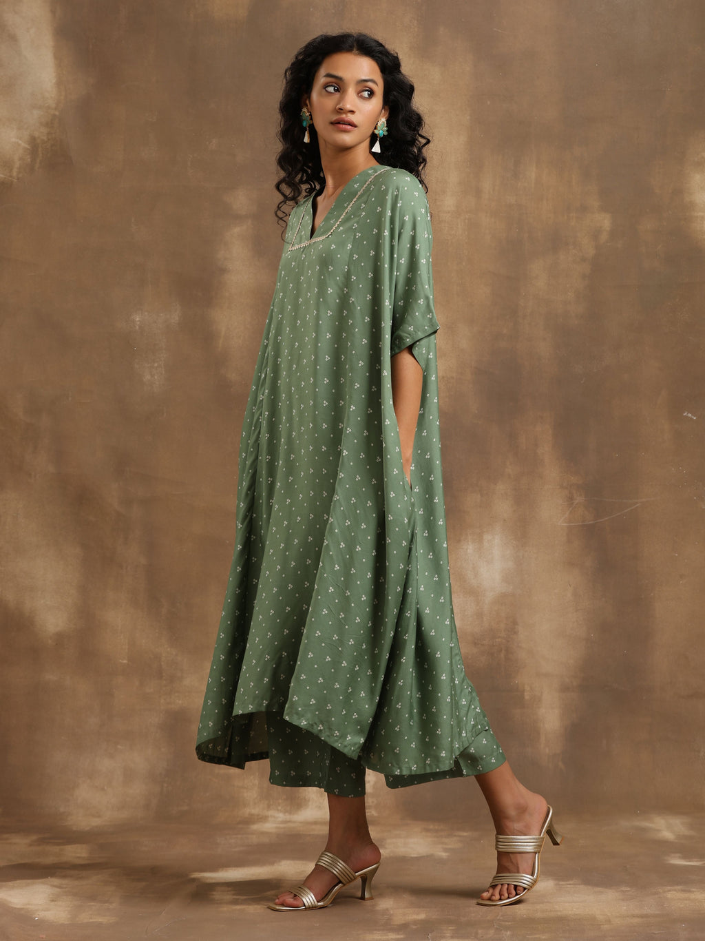 trueBrowns Light Green Bandhani Printed Silk Oversized Kurta Pant Set | Grocsy