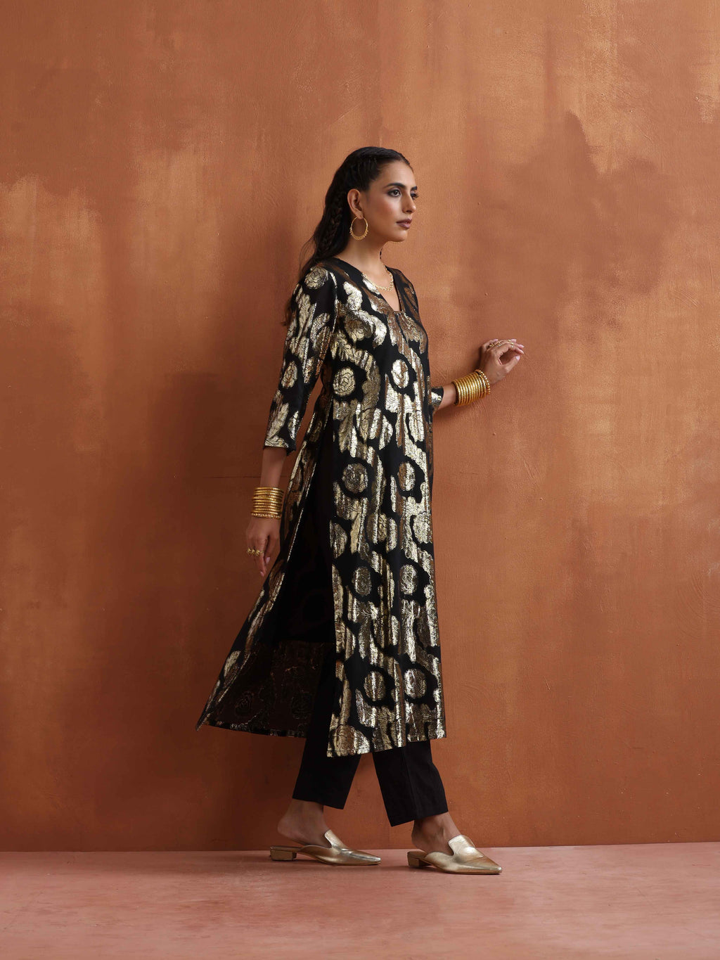 trueBrowns Black Metallic High Slit Kurta Set | Grocsy