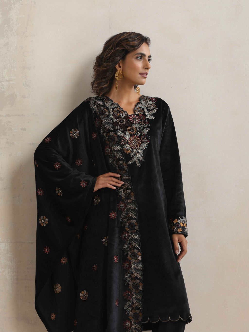 trueBrowns Black Velvet Floral Embroidered Kurta Pant Dupatta Set | Grocsy