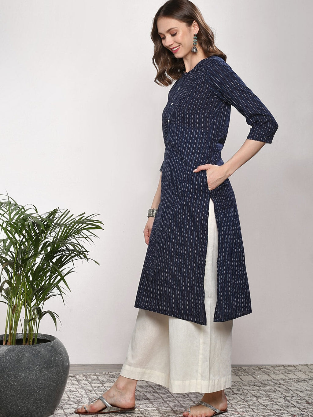 Sangria Women Navy Blue Printed Straight Kurta | Grocsy