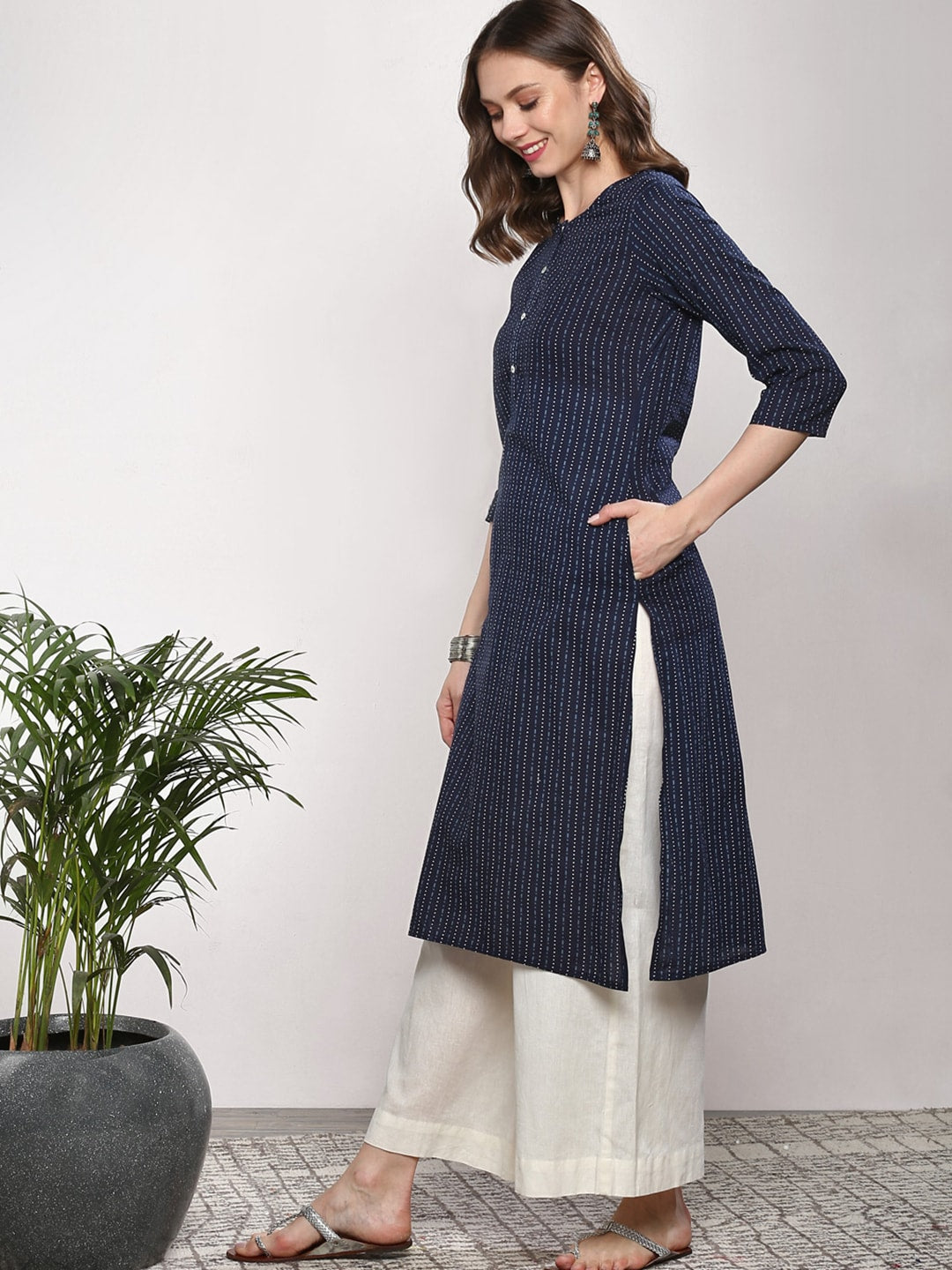 Sangria Women Navy Blue Printed Straight Kurta | Grocsy