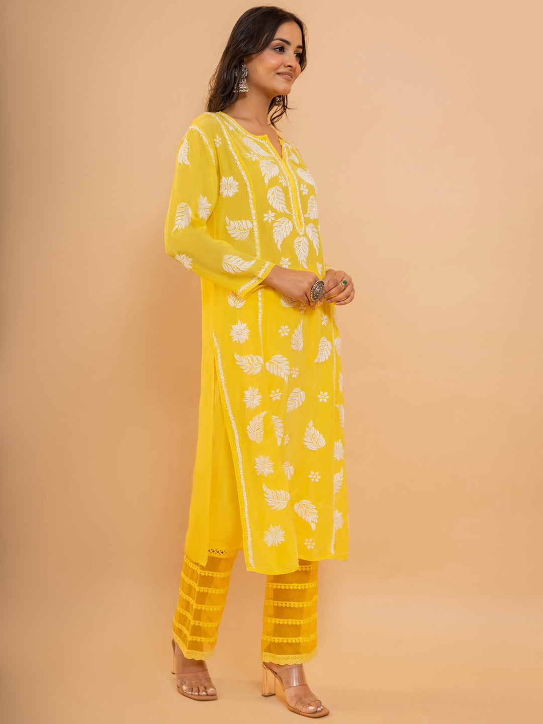 HOUSE OF KARI Floral Embroidered Chikankari Kurta | Grocsy