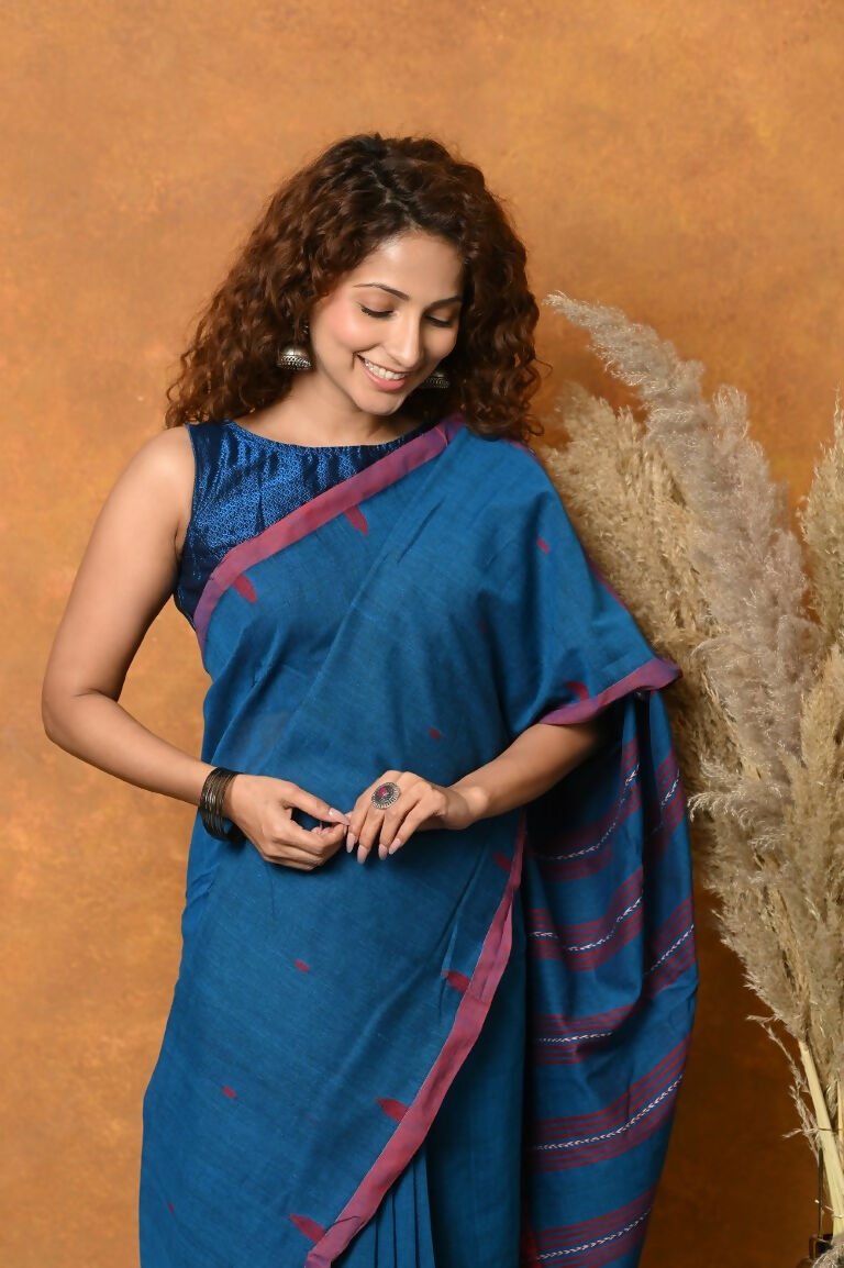 Very Much Indian Handloom Pure Cotton Saree With Sleek Border - Daisy Blue | Grocsy