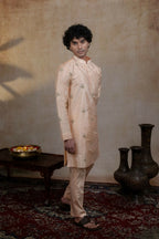 Semi Pattu Peach Ananta Kurta Set By Hilo Design | Grocsy