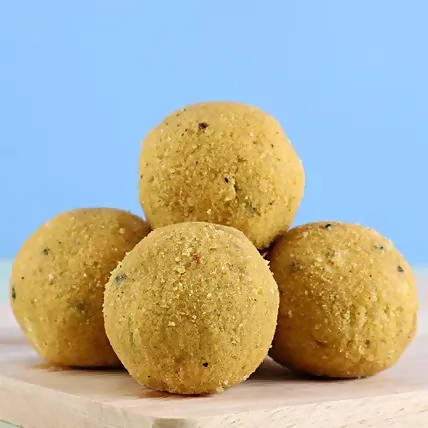 Kundan Rakhi With Dry Fruits & Besan Laddoos | Grocsy