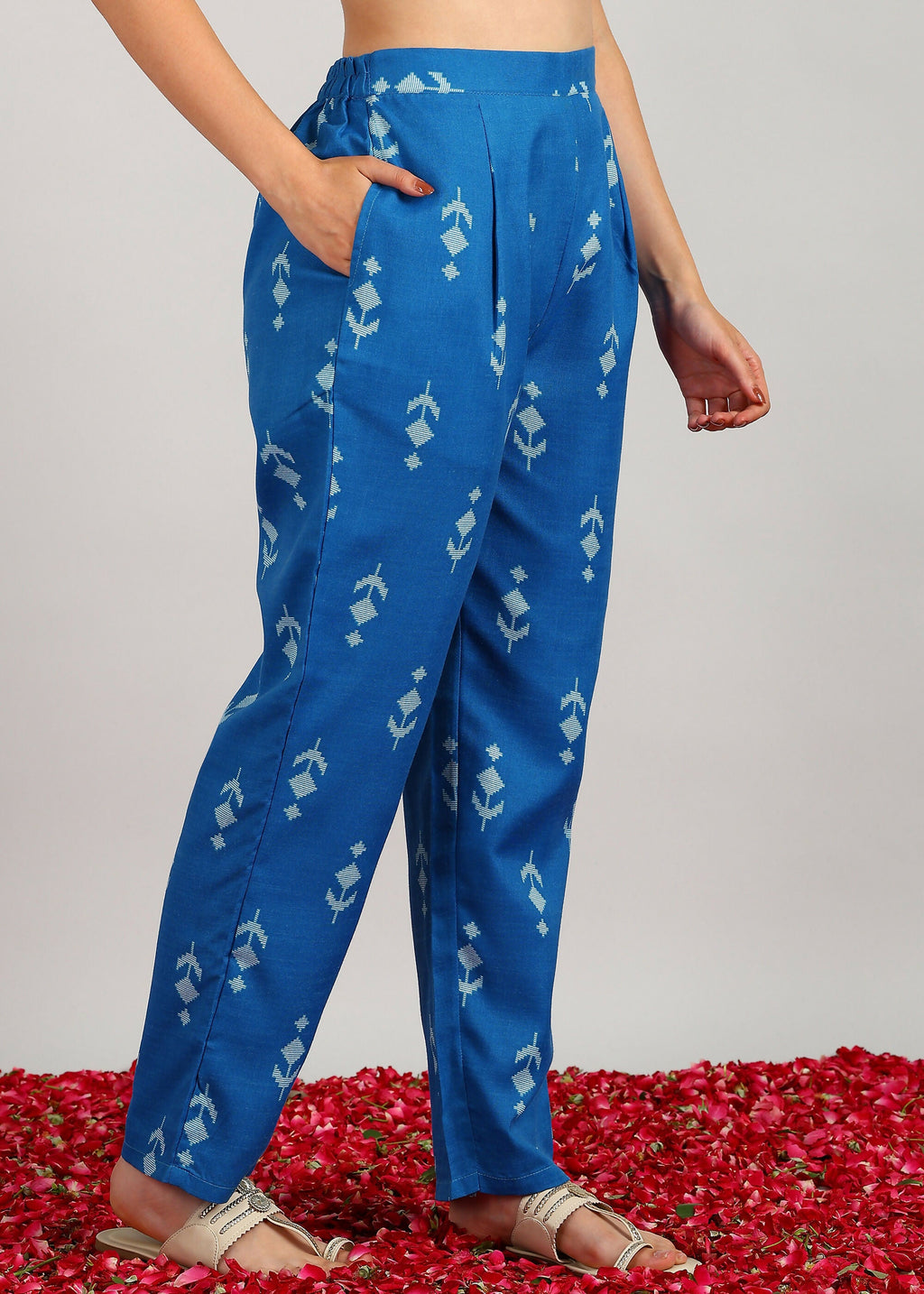 Aavyora Women's Blue Ikat Printed Ethnic Co-ord Set | Grocsy