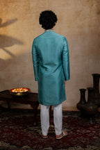 Falling Raw Silk Green Paisley Zari Kurta Set By Hilo Design | Grocsy