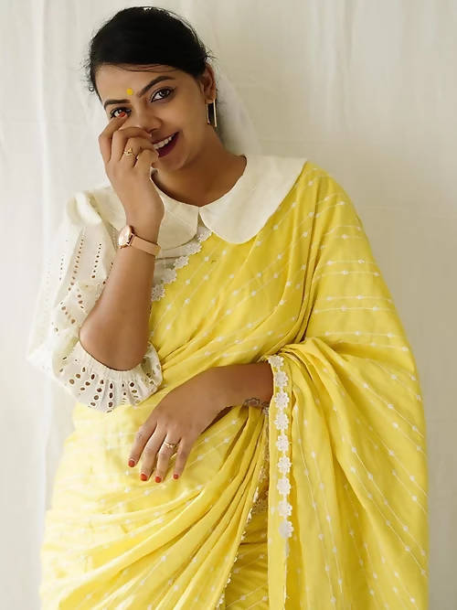 Diva Globe Customised Yellow Linen Saree With Flowers | Grocsy