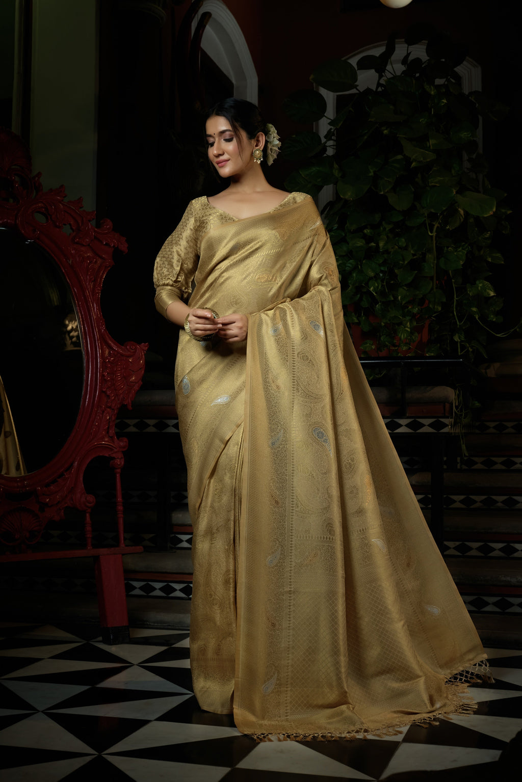 Vardha Magnolia White Copper-Silver Zari Kanjeevaram Silk Saree | Grocsy
