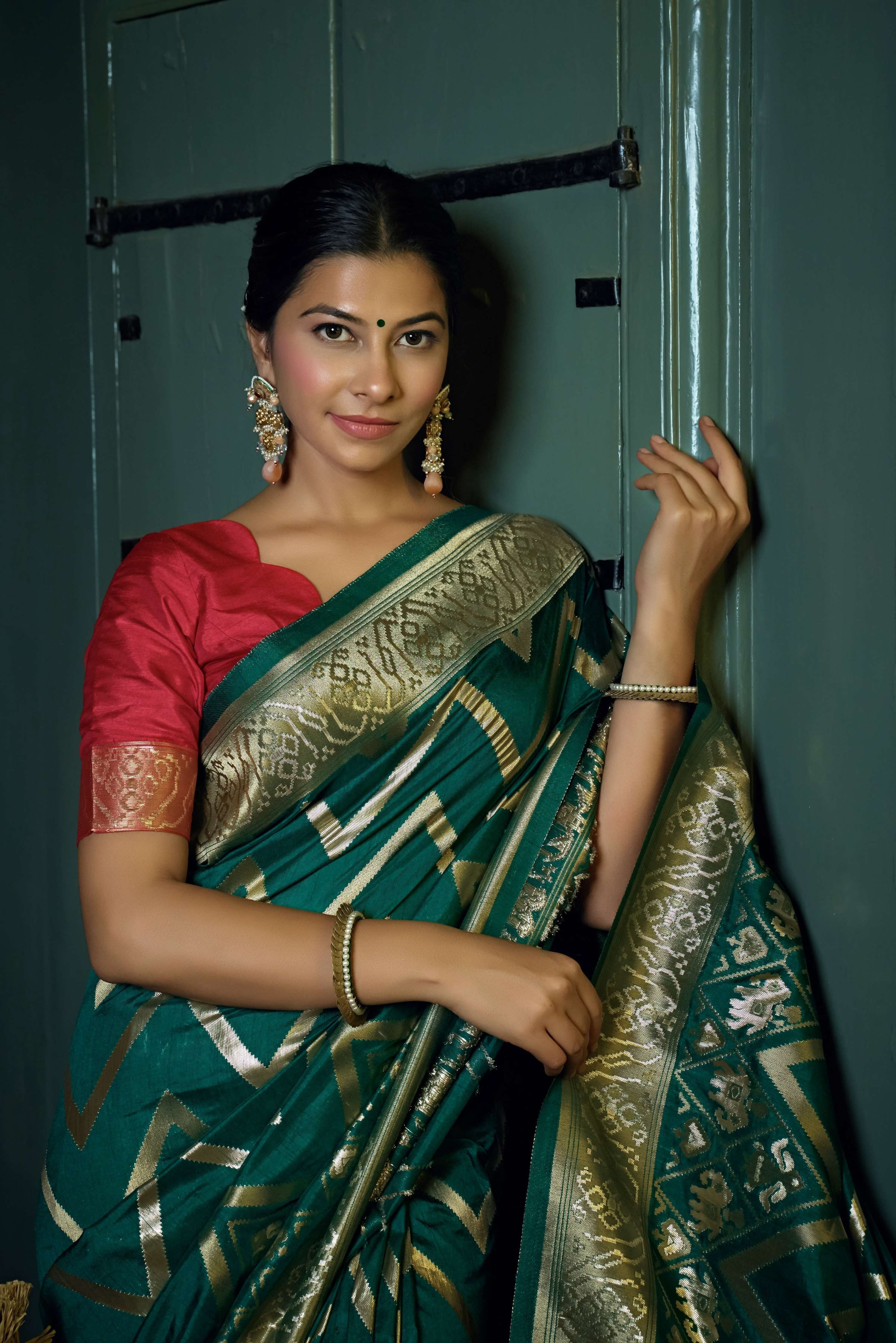 Vardha Phthalo Green Golden Zari Banarasi Silk Saree | Grocsy