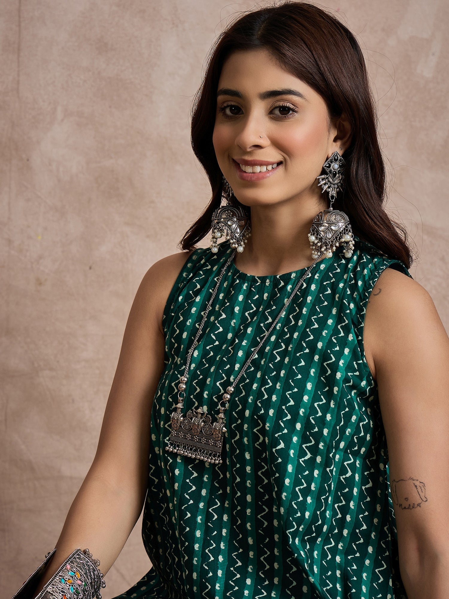 InWeave Teal Zig Zag Round Neck Kurta Set | Grocsy
