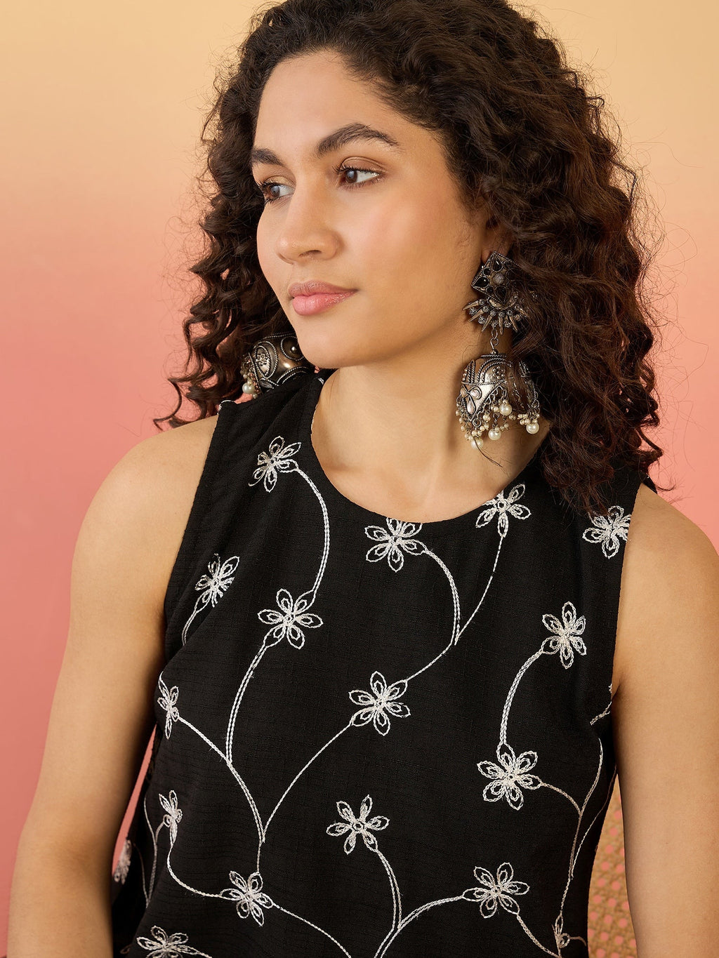 InWeave Black Embroidery R Neck Black Set | Grocsy